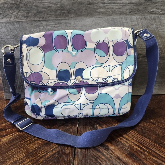 Coach Handbags - Coach Kyra Geometric Print Messenger Bag Adjustable Crossbody Strap